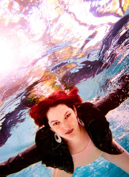 Candice Bloch underwater